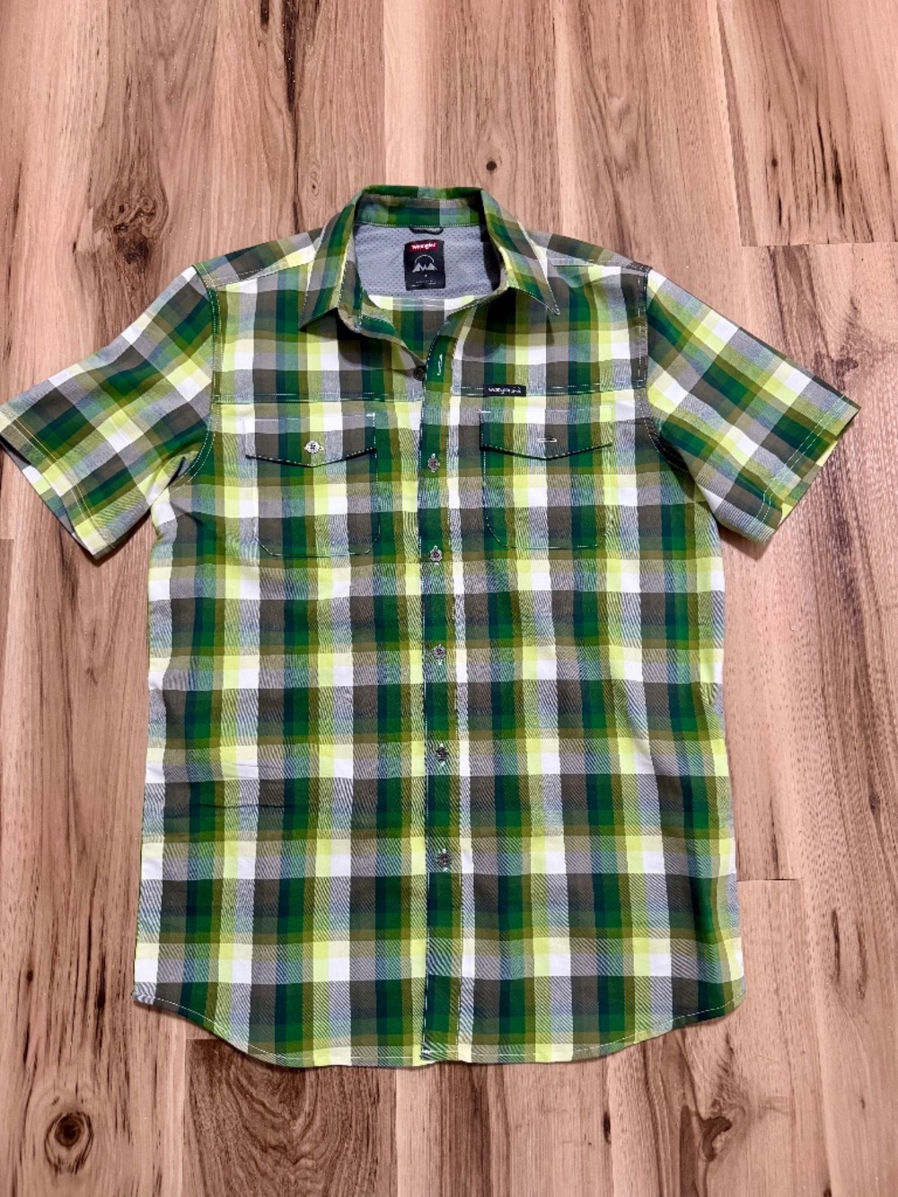 Wrangler Outdoor Shirt Mens M Green Plaid Short Sleeve Button Down Regular Fit